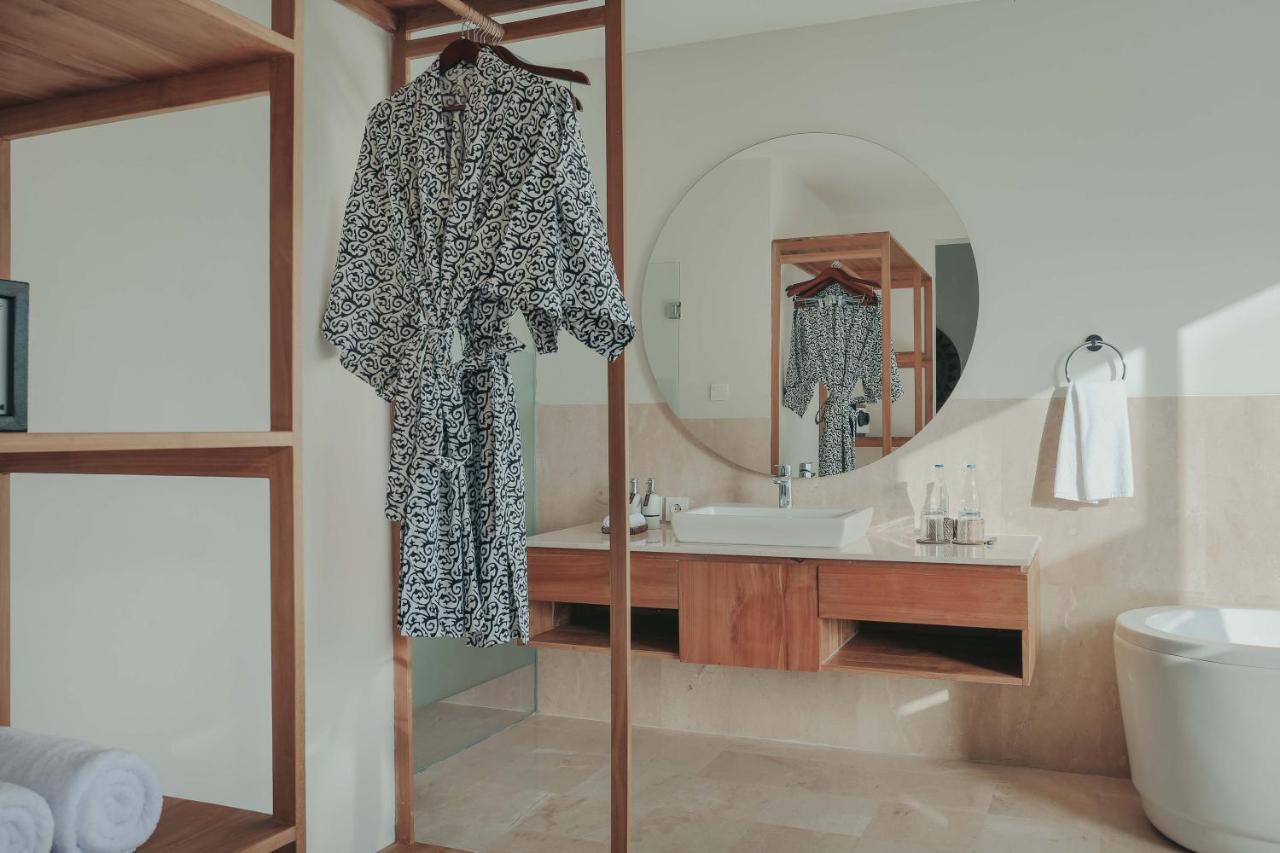 The Sebali Resort Убуд Экстерьер фото A bathrobe hanging on a hanger