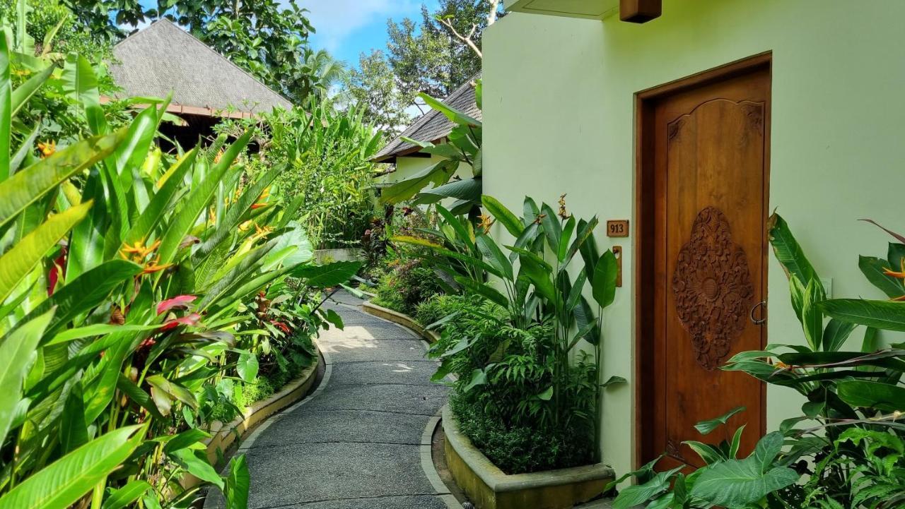 The Sebali Resort Убуд Экстерьер фото Entrance to a villa at the resort