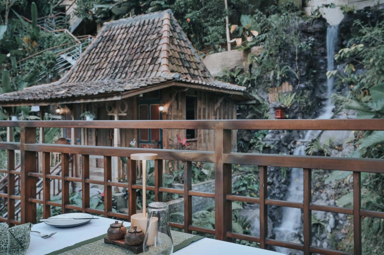 The Sebali Resort Убуд Экстерьер фото A traditional onsen