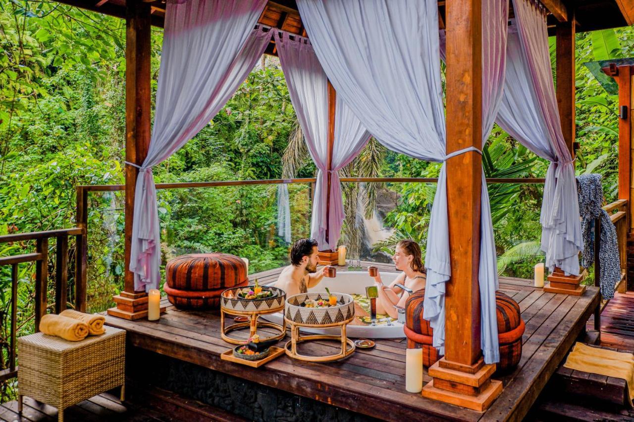 The Sebali Resort Убуд Экстерьер фото The hot tub at the resort